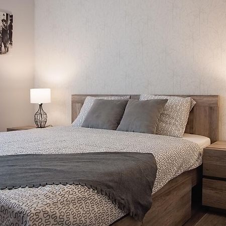 Apartament Piano ราชิบูร์ช ภายนอก รูปภาพ