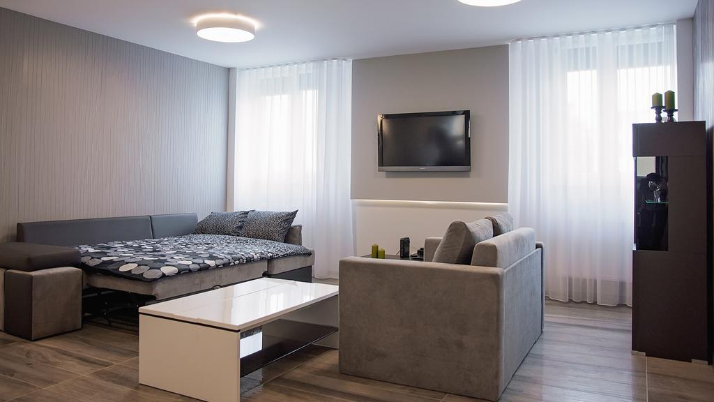 Apartament Piano ราชิบูร์ช ภายนอก รูปภาพ
